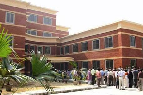 Du first cut off list 2020: दिल्ली यूनिवर्सिटी ने जारी की पहली कटऑफ लिस्ट, टूटे अब तक के सारे रिकॉर्ड Du first cut off list 2020: दिल्ली यूनिवर्सिटी ने जारी की पहली कटऑफ लिस्ट, टूटे अब तक के सारे रिकॉर्ड