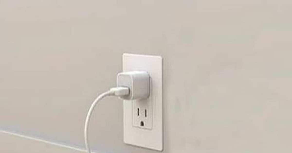 Tach – क्या चार्जर ऑन रहने से बिजली बर्बाद होती है? 99% फीसदी लोग नहीं जानते सही जवाब Tach – क्या चार्जर ऑन रहने से बिजली बर्बाद होती है? 99% फीसदी लोग नहीं जानते सही जवाब