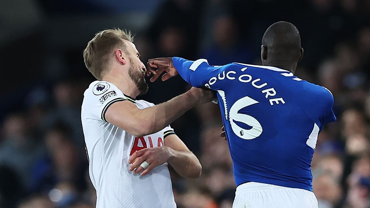 Everton Boss Sean Dyches Savage Take On Harry Kanes Gesture Over