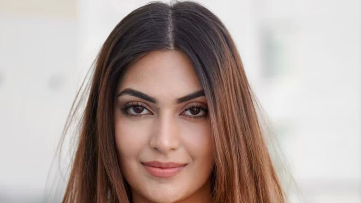 Who Is Yesha Sagar The Viral Indian Canadian Model Presenting