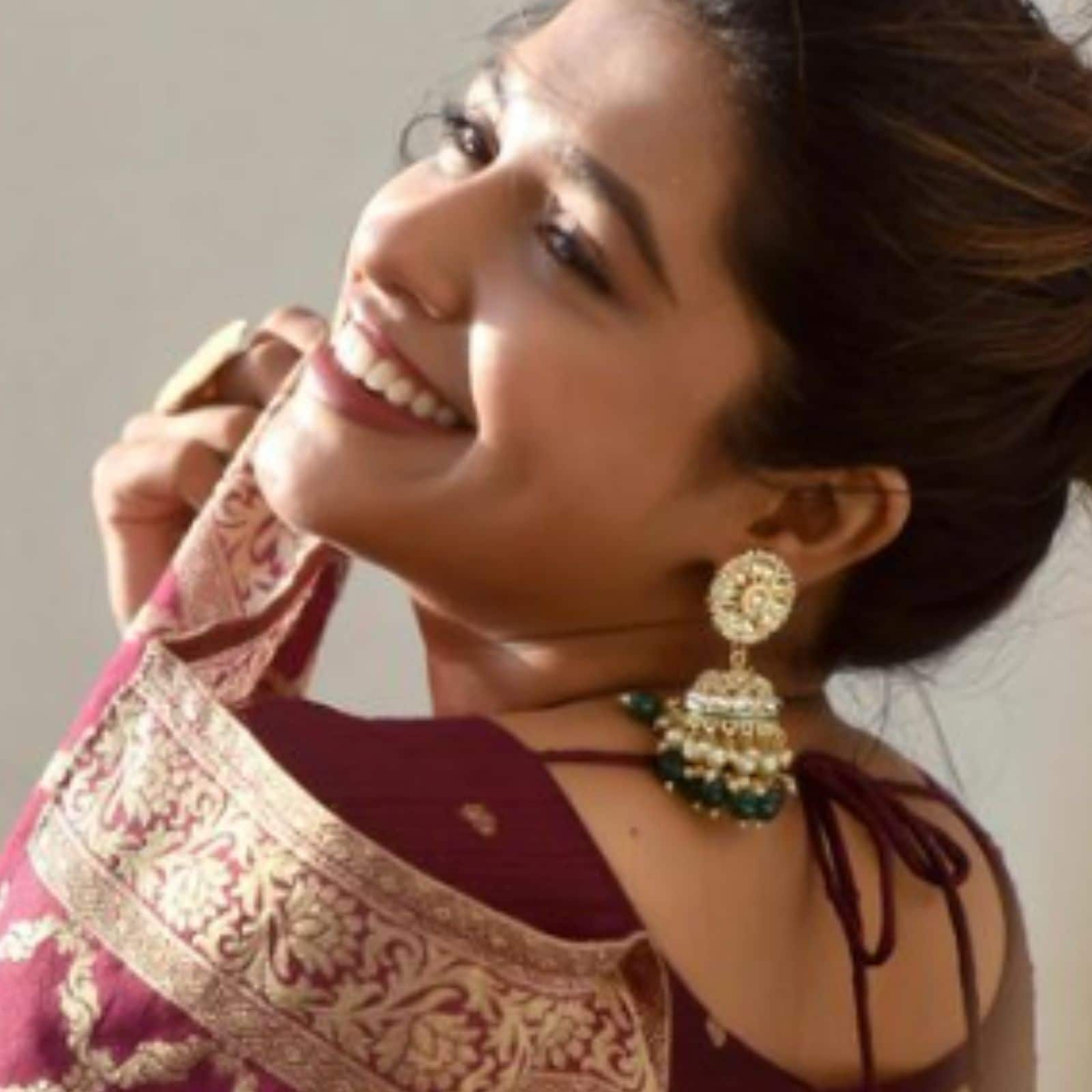 Sanskruti Balgude New Photoshoot Cute Smile Adorable Look Tradtional