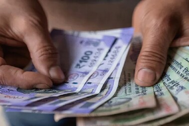 சிறு சேமிப்பு கணக்குகளின் வட்டி விகிதம் குறைப்பு உத்தரவை திரும்ப பெற்றது மத்திய அரசு