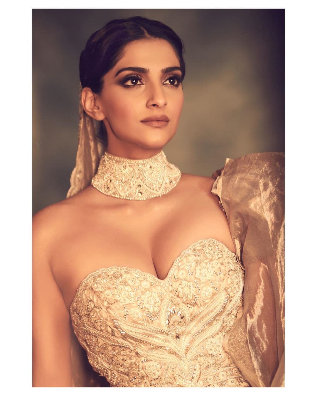 Sonam Kapoor మర హట ఫట షటత రచచపయన సనమ కపర sonam Kapoor Latest Hot