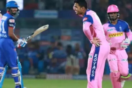 প্ৰথমটো উইকেট লাভৰ পিছতে ৰিয়ান পৰাগৰ বিহু নাচ, আউট হোৱা খেলুৱৈৰো উঠি গ’ল হাঁহি প্ৰথমটো উইকেট লাভৰ পিছতে ৰিয়ান পৰাগৰ বিহু নাচ, আউট হোৱা খেলুৱৈৰো উঠি গ’ল হাঁহি