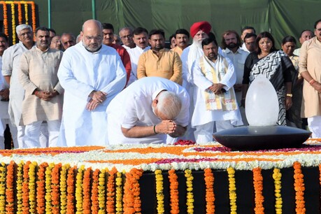 শপতগ্ৰহণৰ পূৰ্বে জাতিৰ পিতা, বাজপেয়ী, শ্বহীদলৈ শ্ৰদ্ধাঞ্জলি মোদীৰ শপতগ্ৰহণৰ পূৰ্বে জাতিৰ পিতা, বাজপেয়ী, শ্বহীদলৈ শ্ৰদ্ধাঞ্জলি মোদীৰ