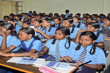 দেশজুৰি প্ৰতিক্ৰিয়াৰ পিছত চৰকাৰে সলনি কৰিলে শিক্ষা নীতি, বাধ্যতামূলক নহ’ব হিন্দী বিষয় দেশজুৰি প্ৰতিক্ৰিয়াৰ পিছত চৰকাৰে সলনি কৰিলে শিক্ষা নীতি, বাধ্যতামূলক নহ’ব হিন্দী বিষয়