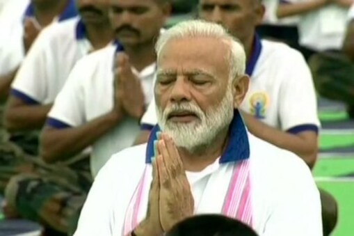 প্ৰতিজন অসমীয়াৰ দৰেই মোদীৰো অতিকে আপোন এই গামোচা।