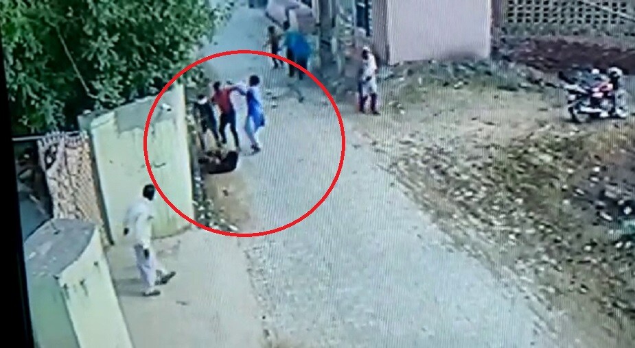 ঘটনাৰ সম্পূৰ্ণ ভিডিঅ’ CCTVত বন্দী হ’ল আৰু ছচিয়েল মিডিয়াতো ভাইৰেল হৈ পৰিল। আহত মহিলাগৰাকীক চিকিৎসাৰ বাবে ৰৌহটক PGIত ভৰ্তি কৰোৱা হয় যদিও স্বাস্থ্য অৱনতি ঘটাত ৰাজস্থানলৈ প্ৰেৰণ কৰা হয়। ঘটনাৰ সম্পূৰ্ণ ভিডিঅ’ CCTVত বন্দী হ’ল আৰু ছচিয়েল মিডিয়াতো ভাইৰেল হৈ পৰিল। আহত মহিলাগৰাকীক চিকিৎসাৰ বাবে ৰৌহটক PGIত ভৰ্তি কৰোৱা হয় যদিও স্বাস্থ্য অৱনতি ঘটাত ৰাজস্থানলৈ প্ৰেৰণ কৰা হয়।