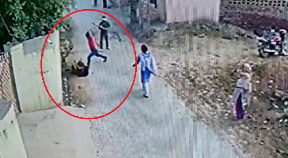 আৰক্ষীয়ে ঘটনা সন্দৰ্ভত মহিলাগৰাকীৰ অভিযোগত গোচৰ ৰুজু কৰে। ছচিয়েল মিডিয়াত ভিডিঅ’ ভাইৰেল হোৱাৰ পিছতে আৰক্ষীয়ে গ্ৰেপ্তাৰ কৰে ভাতৃদ্বয়ক আৰু জেললৈ প্ৰেৰণ কৰে। ইফালে ভুক্তভোগী মহিলাগৰাকীৰ শাহু–শহুৰ যথেষ্ট শংকাত আছে। আৰক্ষীয়ে ঘটনা সন্দৰ্ভত মহিলাগৰাকীৰ অভিযোগত গোচৰ ৰুজু কৰে। ছচিয়েল মিডিয়াত ভিডিঅ’ ভাইৰেল হোৱাৰ পিছতে আৰক্ষীয়ে গ্ৰেপ্তাৰ কৰে ভাতৃদ্বয়ক আৰু জেললৈ প্ৰেৰণ কৰে। ইফালে ভুক্তভোগী মহিলাগৰাকীৰ শাহু–শহুৰ যথেষ্ট শংকাত আছে।