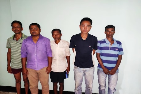 আহিছিল গঁড় চিকাৰ কৰিবলৈ, কাজিৰঙা নাপালে, পালে ৰঙাঘৰ আহিছিল গঁড় চিকাৰ কৰিবলৈ, কাজিৰঙা নাপালে, পালে ৰঙাঘৰ