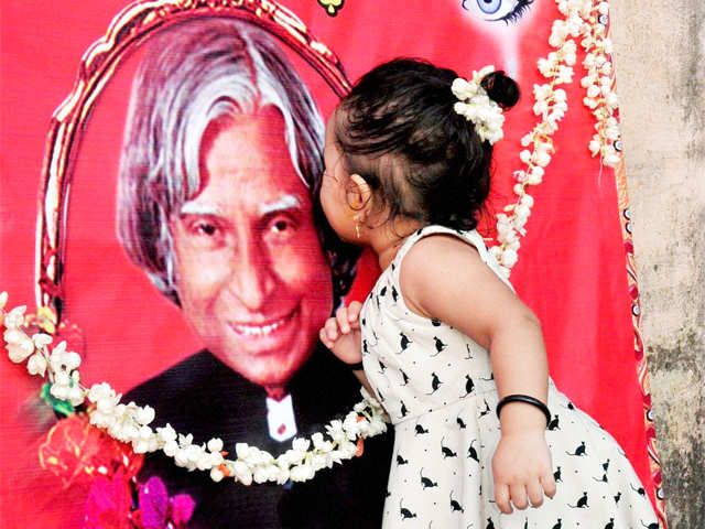 ৬. সমগ্ৰ জীৱনত আব্দুল কালামে ১৮ খন গ্ৰন্থ, ২২ টা কবিতা আৰু চাৰিটা গীত ৰচনা কৰিছিল। তেখেতৰ আত্মজীৱনী ‘Wings of Fire’ আছিল ভাৰতবৰ্ষত এখন অন্যতম সৰ্বাধিক বিক্ৰী হোৱা গ্ৰন্থ। ৬. সমগ্ৰ জীৱনত আব্দুল কালামে ১৮ খন গ্ৰন্থ, ২২ টা কবিতা আৰু চাৰিটা গীত ৰচনা কৰিছিল। তেখেতৰ আত্মজীৱনী ‘Wings of Fire’ আছিল ভাৰতবৰ্ষত এখন অন্যতম সৰ্বাধিক বিক্ৰী হোৱা গ্ৰন্থ।
