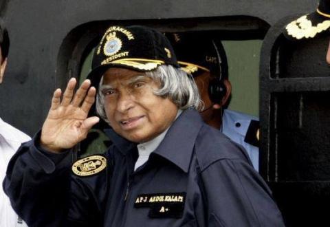 ৫. এ পি জে আব্দুল কালামে কোনো দিন টেলিভিচন ক্ৰয় নকৰিলে। তেখেতৰ ব্যক্তিগত বুলিবলে আছিল বিভিন্ন বিষয়ৰ গ্ৰন্থ, এখন বীণ, কেইযোৰ মান কাপোৰ, এটা চিডি প্লেয়াৰ আৰু এটা লেপটপ। ৫. এ পি জে আব্দুল কালামে কোনো দিন টেলিভিচন ক্ৰয় নকৰিলে। তেখেতৰ ব্যক্তিগত বুলিবলে আছিল বিভিন্ন বিষয়ৰ গ্ৰন্থ, এখন বীণ, কেইযোৰ মান কাপোৰ, এটা চিডি প্লেয়াৰ আৰু এটা লেপটপ।