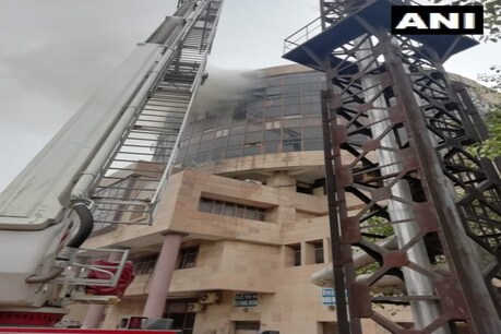 দিল্লীৰ DGHS কাৰ্যালয়ত ভয়ংকৰ অগ্নিকাণ্ড, ঘটনাস্থলীত অগ্নিনিৰ্বাপক বাহিনীৰ ২২খন গাড়ী দিল্লীৰ DGHS কাৰ্যালয়ত ভয়ংকৰ অগ্নিকাণ্ড, ঘটনাস্থলীত অগ্নিনিৰ্বাপক বাহিনীৰ ২২খন গাড়ী