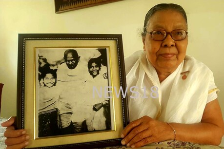 মহাত্মা গান্ধীক অসমীয়া শিকোৱা কণমানি ছোৱালীজনী মহাত্মা গান্ধীক অসমীয়া শিকোৱা কণমানি ছোৱালীজনী