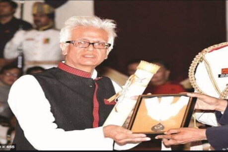 ‘বিতৰ্ক’ৰ অৱসান! পুত্ৰ তেজৰ লগতে আছে সুধাকণ্ঠৰ ‘ভাৰতৰত্ন’ ‘বিতৰ্ক’ৰ অৱসান! পুত্ৰ তেজৰ লগতে আছে সুধাকণ্ঠৰ ‘ভাৰতৰত্ন’
