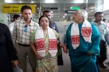গুৱাহাটীত উপস্থিত দুই তাৰকা সংগীতশিল্পী উষা মংগেশকাৰ আৰু অলকা ইয়াগনিক
