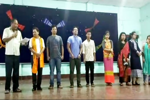 ইতিমধ্যে বড়ো জনগোষ্ঠীয় পাঁচজনীয়া ছাত্ৰ-ছাত্ৰীৰ দলটো উপস্থিত হৈছে কোকৰাঝাৰত 