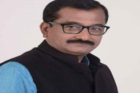 মমিনুল আৱালক ৰাজ্যিক বিজেপিৰ মুখপাত্ৰৰ দায়িত্বৰ পৰা অব্যাহতি, কাৰ ৰোষত পৰিল আৱাল? মমিনুল আৱালক ৰাজ্যিক বিজেপিৰ মুখপাত্ৰৰ দায়িত্বৰ পৰা অব্যাহতি, কাৰ ৰোষত পৰিল আৱাল?