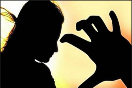 মহিলা কেপ্টেইনক চুমা খাই চাকৰি হেৰুৱালে সেনাৰ মেজৰ জেনেৰেলে মহিলা কেপ্টেইনক চুমা খাই চাকৰি হেৰুৱালে সেনাৰ মেজৰ জেনেৰেলে