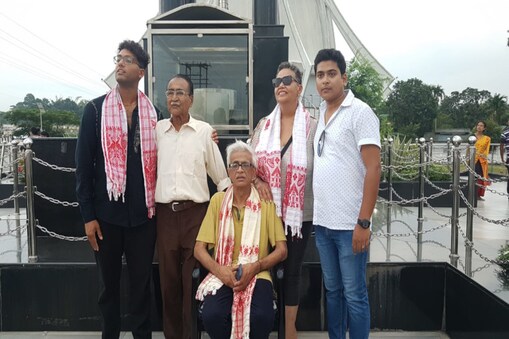 সুধাকণ্ঠ ড০ ভূপেন হাজৰিকালৈ আগবঢ়োৱা ‘ভাৰতৰত্ন’ লৈ গুৱাহাটী পালেহি পুত্ৰ তেজ হাজৰিকা