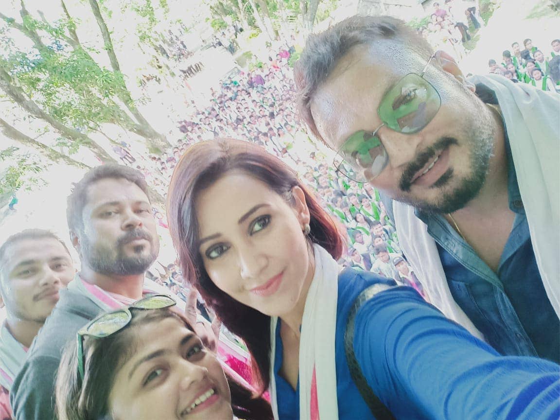 ইতিমধ্যে জনপ্ৰিয় হৈছে ছবিখনৰ গীত, সংলাপ। ৰত্নাকৰৰ ট্ৰেইলাৰে এতিয়া দুগুণে উৎসুকতা বৃদ্ধি কৰিছে সকলোৰে! ইতিমধ্যে জনপ্ৰিয় হৈছে ছবিখনৰ গীত, সংলাপ। ৰত্নাকৰৰ ট্ৰেইলাৰে এতিয়া দুগুণে উৎসুকতা বৃদ্ধি কৰিছে সকলোৰে!
