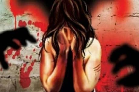 বহিঃৰাজ্যত আৰক্ষীয়ে উলংগ কৰি প্ৰহাৰ কৰিলে অসমৰ যুৱতীক বহিঃৰাজ্যত আৰক্ষীয়ে উলংগ কৰি প্ৰহাৰ কৰিলে অসমৰ যুৱতীক