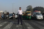 এই এপ ডাউনলোড কৰক আৰু ট্ৰেফিক চালানৰ পৰা হাত সাৰক