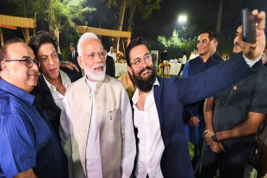 শ্বাহৰুখ খানে কয় – আমাক এটা ভাল কামৰ বাবে একত্ৰিত কৰাৰ বাবে প্ৰধানমন্ত্ৰীক ধন্যবাদ। মই ভাৱো যে ভাৰত আৰু বিশ্বক আমি গান্ধীজীৰ সৈতে আকৌ পৰিচিত কৰা উচিত। শ্বাহৰুখ খানে কয় – আমাক এটা ভাল কামৰ বাবে একত্ৰিত কৰাৰ বাবে প্ৰধানমন্ত্ৰীক ধন্যবাদ। মই ভাৱো যে ভাৰত আৰু বিশ্বক আমি গান্ধীজীৰ সৈতে আকৌ পৰিচিত কৰা উচিত।