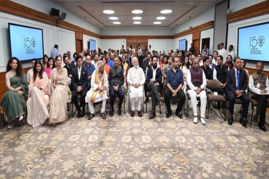 আনন্দ এল ৰায়ে প্ৰধানমন্ত্ৰী মোদীক সম্বোধন কৰি কয় যে আমি মনোৰঞ্জন জগতৰ প্ৰতিনিধি হিচাপে পৰিচিত। কিন্তু আপুনি গান্ধীজীৰ আদৰ্শক জনপ্ৰিয় কৰাৰ ক্ষেত্ৰত আমাক জড়িত কৰি ইয়াৰ প্ৰতি আমাৰ দায়িত্ববোধৰ ভাৱনা জাগ্ৰত কৰিলে। আনন্দ এল ৰায়ে প্ৰধানমন্ত্ৰী মোদীক সম্বোধন কৰি কয় যে আমি মনোৰঞ্জন জগতৰ প্ৰতিনিধি হিচাপে পৰিচিত। কিন্তু আপুনি গান্ধীজীৰ আদৰ্শক জনপ্ৰিয় কৰাৰ ক্ষেত্ৰত আমাক জড়িত কৰি ইয়াৰ প্ৰতি আমাৰ দায়িত্ববোধৰ ভাৱনা জাগ্ৰত কৰিলে।