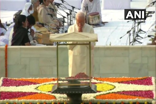 ধানমন্ত্ৰীয়ে স্বচ্ছতাৰ বাবে আয়োজিত হ’বলগীয়া এক কাৰ্যসূচীত অংশগ্ৰহণ কৰিব সবৰমতীত। য’ত দেশক মুকলিকৈ শৌচ কৰাৰ পৰা মুক্ত হোৱা বুলি ঘোষণা কৰিব মোদীয়ে। 