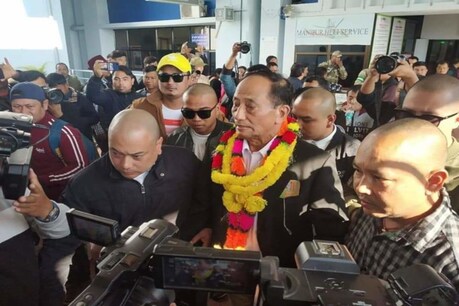 ‘মোৰ সমগ্ৰ জীৱন অৰ্পণ কৰিছো মণিপুৰবাসীৰ বাবে’ – ৪৪ বছৰ মূৰত জন্মভূমিত উপস্থিত হৈ ঘোষণা ৰাজ কুমাৰ মেঘেনৰ ‘মোৰ সমগ্ৰ জীৱন অৰ্পণ কৰিছো মণিপুৰবাসীৰ বাবে’ – ৪৪ বছৰ মূৰত জন্মভূমিত উপস্থিত হৈ ঘোষণা ৰাজ কুমাৰ মেঘেনৰ