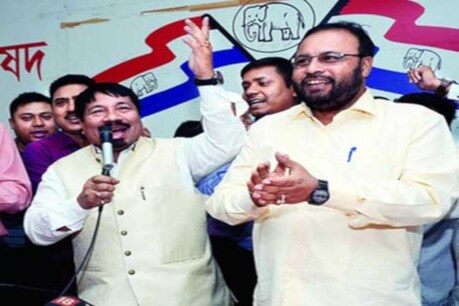 এতিয়াই অসমলৈ নাযাও, দিল্লীতে থাকি আলোচনা কৰিয়েই থাকিম! এতিয়াই অসমলৈ নাযাও, দিল্লীতে থাকি আলোচনা কৰিয়েই থাকিম!