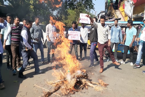 নাগৰিকত্ব সংশোধনী বিধেয়ক কোনো কাৰণতে মানি নোলোৱাৰ হুংকাৰ প্ৰতিবাদকাৰীৰ।
