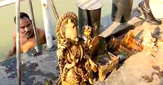 লতাশিল আৰক্ষীৰ মতে মূৰ্তি সমূহ বিভিন্ন মন্দিৰৰ চুৰ কৰি ব্ৰহ্মপুত্ৰত পেলোৱা হৈছিল ৷ চোৰে আৰক্ষীয়ে চুৰি মূৰ্তিৰ তথ্য লাভ কৰাৰ আশংকাত মূৰ্তিসমূহ পেলাই দিছিল ৷ লতাশিল আৰক্ষীৰ মতে মূৰ্তি সমূহ বিভিন্ন মন্দিৰৰ চুৰ কৰি ব্ৰহ্মপুত্ৰত পেলোৱা হৈছিল ৷ চোৰে আৰক্ষীয়ে চুৰি মূৰ্তিৰ তথ্য লাভ কৰাৰ আশংকাত মূৰ্তিসমূহ পেলাই দিছিল ৷