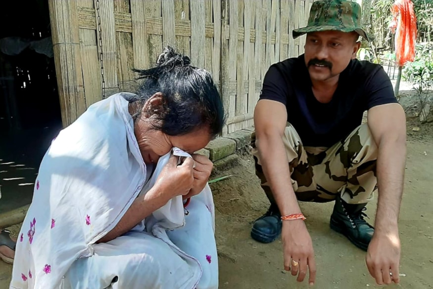 যোৰহাটৰ পানীচকুৱাৰ এগৰাকী বয়োজ্যেষ্ঠ মহিলা। বিগত ২২ বছৰ ধৰি বিশেষভাৱে সক্ষম জীয়ৰীৰ সৈতে এক দুৰ্বিসহ জীৱন কটাই আহিছে মিনু বৰা নামৰ এইগৰাকী মহিলাই। যোৰহাটৰ পানীচকুৱাৰ এগৰাকী বয়োজ্যেষ্ঠ মহিলা। বিগত ২২ বছৰ ধৰি বিশেষভাৱে সক্ষম জীয়ৰীৰ সৈতে এক দুৰ্বিসহ জীৱন কটাই আহিছে মিনু বৰা নামৰ এইগৰাকী মহিলাই।