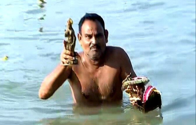 মনকৰিবলগীয়া অসম আৰক্ষীয়ে মূৰ্তি উদ্ধাৰ কৰাৰ বাবে ১৪ গৰাকী আৰক্ষী আৰু SDRF ৰ বিষয়া জোৱানক ৮৬ হাজাৰ টকা পুৰষ্কাৰ দিয়ে ৷ মনকৰিবলগীয়া অসম আৰক্ষীয়ে মূৰ্তি উদ্ধাৰ কৰাৰ বাবে ১৪ গৰাকী আৰক্ষী আৰু SDRF ৰ বিষয়া জোৱানক ৮৬ হাজাৰ টকা পুৰষ্কাৰ দিয়ে ৷