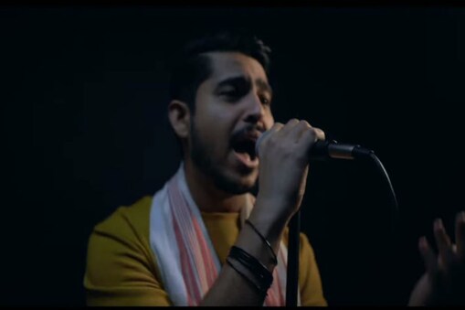 যুৱকজনৰ নাম গীত বৰুৱা। থাকে আমেৰিকাত