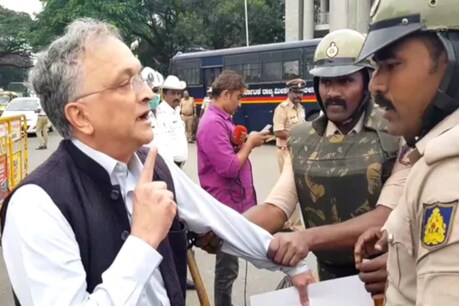 CAAৰ বিৰোধ কৰা লেখক ৰামচন্দ্ৰ গুহৰ গ্ৰেপ্তাৰক লৈ বলিউডৰ অভিনেত্ৰীয়ে কৰিলে টিপ্পণী CAAৰ বিৰোধ কৰা লেখক ৰামচন্দ্ৰ গুহৰ গ্ৰেপ্তাৰক লৈ বলিউডৰ অভিনেত্ৰীয়ে কৰিলে টিপ্পণী