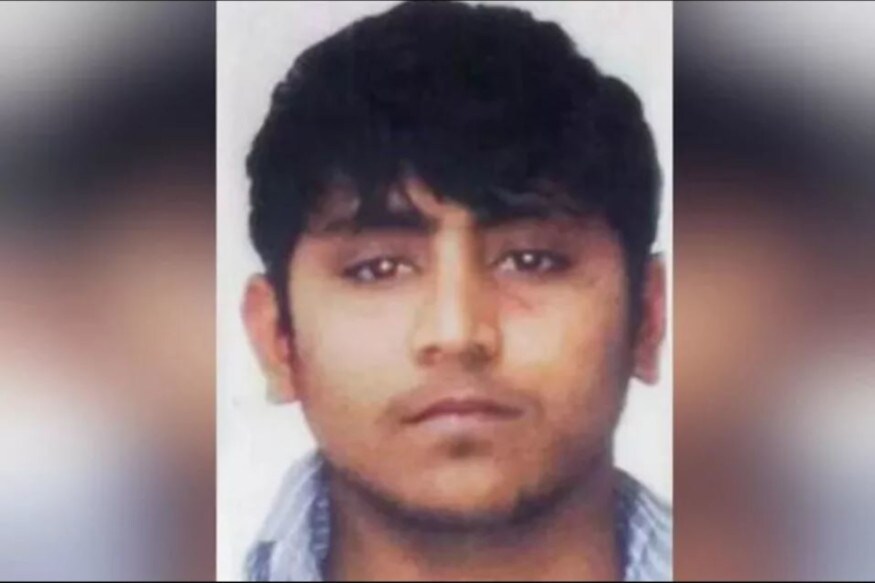 দোষী পৱনৰ হাতত আছে তিনিটাকৈ লাইফলাইন। নিজকে ঘটনাৰ সময়ত নাবালক আছিল বুলি উচ্চতম ন্যায়ালয়ত জনোৱা আবেদন ২০ জানুৱাৰীত খাৰিজ হয়। নিম্ন আদালত আৰু উচ্চ ন্যায়ালয়ে পূৰ্বেই সেই আবেদন খাৰিজ কৰিছে। এনে অৱস্থাত পৱনৰ হাতত আছে কিউৰেটিভ পিটিচন, ক্ষমা আবেদন আৰু সেই আবেদন খাৰিজ হ’লে পুনৰ আদালতৰ দ্বাৰস্থ হোৱাৰ পথ। দোষী পৱনৰ হাতত আছে তিনিটাকৈ লাইফলাইন। নিজকে ঘটনাৰ সময়ত নাবালক আছিল বুলি উচ্চতম ন্যায়ালয়ত জনোৱা আবেদন ২০ জানুৱাৰীত খাৰিজ হয়। নিম্ন আদালত আৰু উচ্চ ন্যায়ালয়ে পূৰ্বেই সেই আবেদন খাৰিজ কৰিছে। এনে অৱস্থাত পৱনৰ হাতত আছে কিউৰেটিভ পিটিচন, ক্ষমা আবেদন আৰু সেই আবেদন খাৰিজ হ’লে পুনৰ আদালতৰ দ্বাৰস্থ হোৱাৰ পথ।