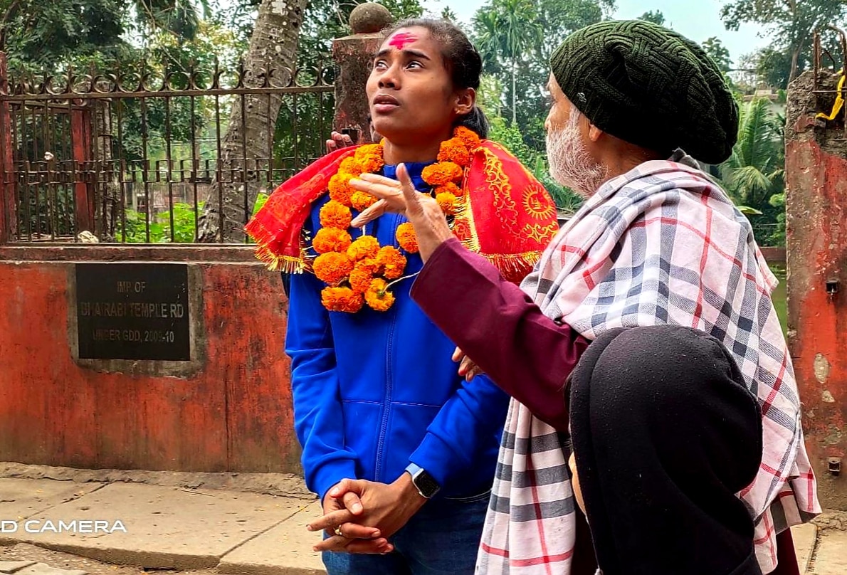 আন্তঃৰাষ্ট্ৰীয় ইভেণ্টৰ বাবে গুৱাহাটীত অনুষ্ঠিত হ’বলগীয়া তৃতীয় খেল’ ইণ্ডিয়া ফেষ্টিভেলত অংশগ্ৰহণ নকৰে হিমাই। অৱশ্যে ১০ জানুৱাৰীত হ’৸বলগীয়া উদ্বোধনী অনুষ্ঠানত অংশগ্ৰহণ কৰিব স্বৰ্ণকন্যা হিমাই। আন্তঃৰাষ্ট্ৰীয় ইভেণ্টৰ বাবে গুৱাহাটীত অনুষ্ঠিত হ’বলগীয়া তৃতীয় খেল’ ইণ্ডিয়া ফেষ্টিভেলত অংশগ্ৰহণ নকৰে হিমাই। অৱশ্যে ১০ জানুৱাৰীত হ’৸বলগীয়া উদ্বোধনী অনুষ্ঠানত অংশগ্ৰহণ কৰিব স্বৰ্ণকন্যা হিমাই।