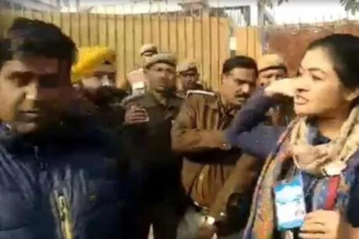 চলি আছে দিল্লী বিধানসভা নিৰ্বাচনৰ ভোটগ্ৰহণ