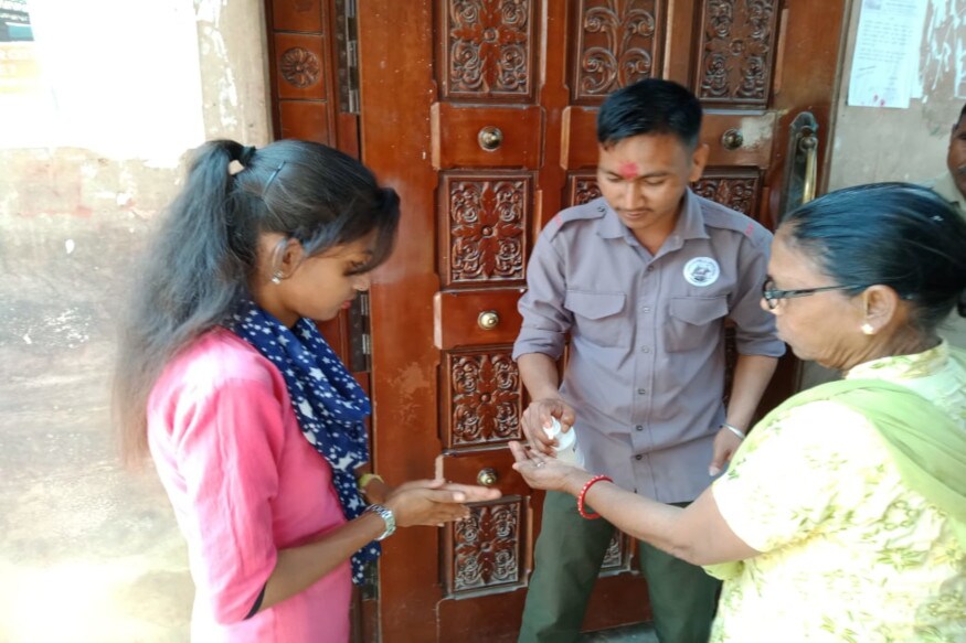 কোৰোণা ভাইৰাছৰ বাবে কামাখ্যা মন্দিৰত বিশেষ ব্যৱস্থা। মূল গে’টত ছেনিটাইজাৰৰ লগতে স্প্ৰে’ৰ ব্যৱস্থা। কোৰোণা ভাইৰাছৰ বাবে কামাখ্যা মন্দিৰত বিশেষ ব্যৱস্থা। মূল গে’টত ছেনিটাইজাৰৰ লগতে স্প্ৰে’ৰ ব্যৱস্থা।