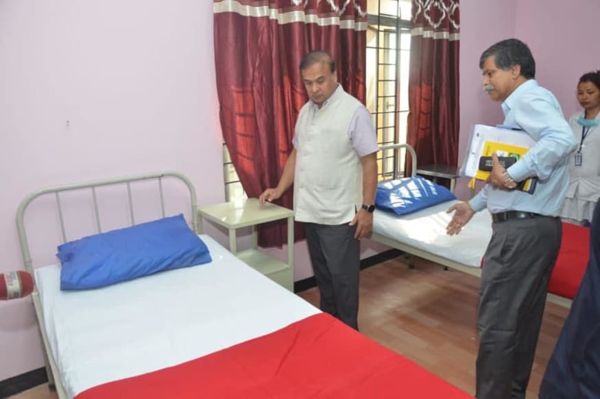 জনসাধাৰণক ঘৰৰ ভিতৰতে থকাৰ আহ্বান জনাই নিজে উজনি–নামনি ঘূৰি ফুৰিছে মন্ত্ৰীগৰাকীয়ে। কোৰোণাক প্ৰতিহত কৰাৰ বাবে সম্ভৱপৰ সকলো ব্যৱস্থা গ্ৰহণ কৰিছে স্বাস্থ্য মন্ত্ৰীয়ে। কেইবাখনো হাস্পতাল কোৰোণা হাস্পতাললৈ ৰূপান্তৰ কৰা হৈছে। (ফটো : ফেচবুক) জনসাধাৰণক ঘৰৰ ভিতৰতে থকাৰ আহ্বান জনাই নিজে উজনি–নামনি ঘূৰি ফুৰিছে মন্ত্ৰীগৰাকীয়ে। কোৰোণাক প্ৰতিহত কৰাৰ বাবে সম্ভৱপৰ সকলো ব্যৱস্থা গ্ৰহণ কৰিছে স্বাস্থ্য মন্ত্ৰীয়ে। কেইবাখনো হাস্পতাল কোৰোণা হাস্পতাললৈ ৰূপান্তৰ কৰা হৈছে। (ফটো : ফেচবুক)