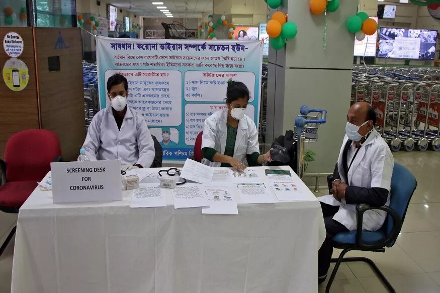কোৰোণাক লৈ বিশ্বজুৰি গৱেষণা কৰিছে বিজ্ঞানীসকলে। নানা পৰীক্ষা কৰা হৈছে যাতে কোৰোণাৰ পৰা পৰিত্ৰাণ পোৱাৰ কোনো বাট বিচাৰি পোৱা যায়। ইয়াৰ মাজতে কিছু আশাৰ ৰেঙনি দেখুৱাইছে মাচাচুৱেটছ ইনষ্টিটিউট অফ টেকন’লজীয়ে। তেওঁলোকৰ শেহতীয়া গৱেষণাই কৈছে, বিশ্বৰ যিবোৰ ঠাই তুলনামুলকভাৱ উষ্ণ সেই ঠাইবোৰত কোৰোণাৰ সংক্ৰমণৰ সম্ভৱনা তুলনামুলকভাৱে কম। কোৰোণাক লৈ বিশ্বজুৰি গৱেষণা কৰিছে বিজ্ঞানীসকলে। নানা পৰীক্ষা কৰা হৈছে যাতে কোৰোণাৰ পৰা পৰিত্ৰাণ পোৱাৰ কোনো বাট বিচাৰি পোৱা যায়। ইয়াৰ মাজতে কিছু আশাৰ ৰেঙনি দেখুৱাইছে মাচাচুৱেটছ ইনষ্টিটিউট অফ টেকন’লজীয়ে। তেওঁলোকৰ শেহতীয়া গৱেষণাই কৈছে, বিশ্বৰ যিবোৰ ঠাই তুলনামুলকভাৱ উষ্ণ সেই ঠাইবোৰত কোৰোণাৰ সংক্ৰমণৰ সম্ভৱনা তুলনামুলকভাৱে কম।