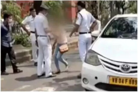 লকডাউনত গাড়ী ৰখোৱা আৰক্ষীক চেলেকি কোৰোণা ভাইৰাছৰ ভয় দেখুৱালে মহিলাই, চাওক VIDEO