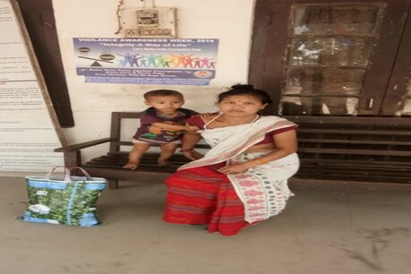ল’ক ডাউনঃ কোলাত কণমানি সন্তান, ৮ দিন অকলশৰে খোজকাঢ়ি যোৰহাটৰ পিতৃগৃহ পালেহি এগৰাকী মহিলা ল’ক ডাউনঃ কোলাত কণমানি সন্তান, ৮ দিন অকলশৰে খোজকাঢ়ি যোৰহাটৰ পিতৃগৃহ পালেহি এগৰাকী মহিলা