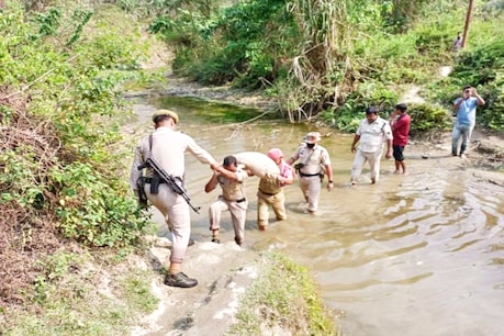 পাহাৰ বগাই, নৈ পাৰ হৈ আৰ্তজনৰ কাষত এইসকল আৰক্ষী পাহাৰ বগাই, নৈ পাৰ হৈ আৰ্তজনৰ কাষত এইসকল আৰক্ষী