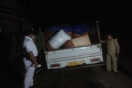 ৰেড জ’নৰ পৰা উজনিৰ বিভিন্ন ঠাইলৈ সৰবৰাহ হৈছে শাক-পাচলি! আৰক্ষী-প্ৰশাসনৰ বাবে হৈ পৰিছে মূৰৰ কামোৰণি ৰেড জ’নৰ পৰা উজনিৰ বিভিন্ন ঠাইলৈ সৰবৰাহ হৈছে শাক-পাচলি! আৰক্ষী-প্ৰশাসনৰ বাবে হৈ পৰিছে মূৰৰ কামোৰণি