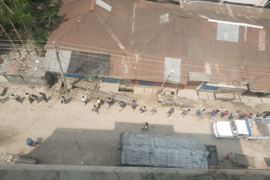  আজি ৰাজ্যৰ সুৰাৰ বিপণীসমূহ খোলাৰ অনুমতি প্ৰদান কৰিছে ৰাজ্য চৰকাৰে। পুৱা ১০ বজাৰ পৰা বিয়লি ৫ বজালৈ সুৰাৰ বিপণীসমূহ খোলাৰ অনুমতি দিয়া হৈছে।