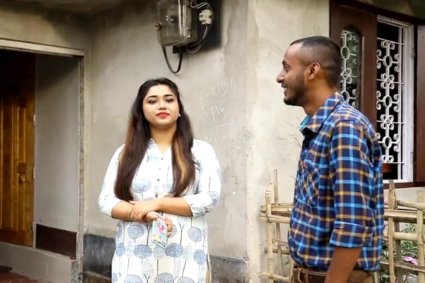 ইতিমধ্যে দৰা-কইনা দুয়োৰে ঘৰত সম্পূৰ্ণ হৈছিল বিবাহৰ প্ৰস্তুতি৷ মণ্ডপ, ৰান্ধনী, ফাৰ্ণিছাৰ, কাপোৰ, গহনা–গাঠৰি সকলো ঠিক হ'ল যদিও দেশৰ পৰিস্থিতিৰ কথা ভাবি পিছুৱাই দিয়া হ'ল বিবাহ৷ ইতিমধ্যে দৰা-কইনা দুয়োৰে ঘৰত সম্পূৰ্ণ হৈছিল বিবাহৰ প্ৰস্তুতি৷ মণ্ডপ, ৰান্ধনী, ফাৰ্ণিছাৰ, কাপোৰ, গহনা–গাঠৰি সকলো ঠিক হ'ল যদিও দেশৰ পৰিস্থিতিৰ কথা ভাবি পিছুৱাই দিয়া হ'ল বিবাহ৷